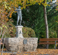 fileadmin/roha/images_galerie/orte_landschaft/Saaldorf/SAAL-0006-01-11-D-roha-Saaldorf-Schnalzer-Brunnen-Goassl-Herbst.png