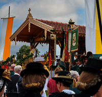 fileadmin/roha/images_galerie/orte_landschaft/Teisendorf/Gaufest-GauverbandI-Freitag14.-Sonntag23.Juli2023/BR-GAUFEST-TEIS-2023-3-1007-03-D-M-roha-Tracht-Gaufest-Teisendorf.png