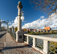 fileadmin/roha/images_galerie/orte_landschaft/Laufen/LAUF-BRUE-0090-D-roha-Laufen-Salzach-Bruecke-Fluss-Herbst-Stiftskirche.png