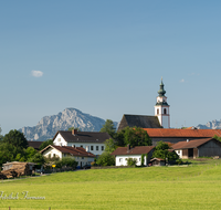 fileadmin/roha/images_galerie/orte_landschaft/Teisendorf/Weildorf/TEI-WEI-0004-20-D-roha-Teisendorf-Weildorf-Kirche-Hochstaufen-Zwiesel.png