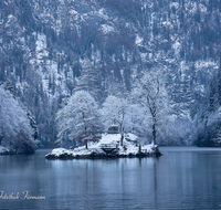 fileadmin/roha/images_galerie/orte_landschaft/Berchtesgaden/Koenigssee/BGD-KOE-SCHIFF-WI-0001-01-D-roha-Berchtesgaden-Koenigssee-Winter-Schnee.png