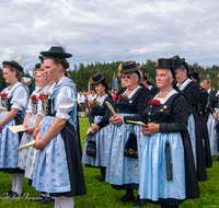 fileadmin/roha/images_galerie/brauchtum/Tracht/Trachtenverein_Teisendorf/BR-TRACH-TEI-VER-0013-01-D-roha-Brauchtum-Tracht-Teisendorf-Schuetzenfest-Holzhausen.png