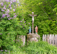 fileadmin/roha/images_galerie/kirche_religion/Weildorf/KKKM-WEIL-NEUL-0001-20-D-roha-Wegkreuz-Weildorf-Teisendorf-Neulend-Flieder.png