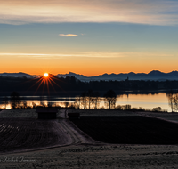 fileadmin/roha/images_galerie/stimmung-Sonne/Sonnenaufgang/SON-AU-TACH-0002-0717-01-D-roha-Sonnenaufgang-Tachinger-See.png