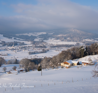 fileadmin/roha/images_galerie/orte_landschaft/Anger/Anger/AN-WI-FELB-0001-D-roha-Anger-Felber-Dorf-Teisenberg-Panorama-Winter-Schnee.png