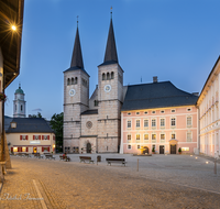 fileadmin/roha/images_galerie/orte_landschaft/Berchtesgaden/Markt-Berchtesgaden/BGD-MARKT-SCHLOS-NA-0004-D-roha-Berchtesgaden-Markt-Schlossplatz-Nacht.png