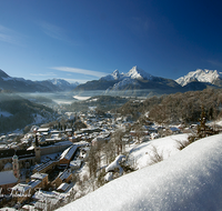 fileadmin/roha/images_galerie/orte_landschaft/Berchtesgaden/Markt-Berchtesgaden/BGD-PANO-WINT-0006-D-roha-Berchtesgaden-Panorama-Winter-Watzmann-Hochkalter.png