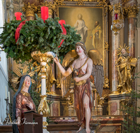 fileadmin/roha/images_galerie/brauchtum/Weihnachten/BR-WEIH-ANG-HOEG-0005-02-D-roha-Brauchtum-Weihnachten-Anger-Hoeglwoerth-Maria-Verkuendigung-Adventskranz.png