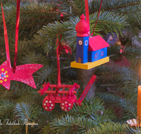 fileadmin/roha/images_galerie/brauchtum/Weihnachten/BR-WEIH-SCHMUCK-0092-D-roha-Brauchtum-Weihnachten-Schmuck-Christbaum-Berchtesgadener-War-Stern-Kirche-Leiterwagen-Kerze.png