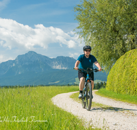 fileadmin/roha/images_galerie/Freizeit-Sport/E-Bike/SPO-E-BIKE-TEI-ARN-2016-0955-03-D-roha-Sport-E-Bike-Teisendorf-Hochstaufen-Arnolding-Feldweg.png