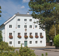 fileadmin/roha/images_galerie/orte_landschaft/Teisendorf/Teisendorf-Markt/TEI-MA-FORST-0005-D-roha-Teisendorf-Markt-Forstamt.png