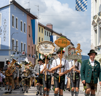 fileadmin/roha/images_galerie/orte_landschaft/Teisendorf/Gaufest-GauverbandI-Freitag14.-Sonntag23.Juli2023/BR-GAUFEST-TEIS-2023-3-1134-02-D-roha-Tracht-Gaufest-Teisendorf.png