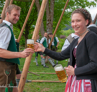 fileadmin/roha/images_galerie/brauchtum/Maibaum/Aufham/BR-MAIB-AUF-2018-1403-01-D-roha-Brauchtum-Maibaum-Anger-Aufham-Aufstellen.png