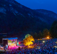 fileadmin/roha/images_galerie/orte_landschaft/Bad_Reichenhall/MU-KL-PHIL-THUMS-2019-2137-01-D-roha-Musik-klassisch-Philharmonie-Bad-Reichenhall-Thumsee-brennt.png