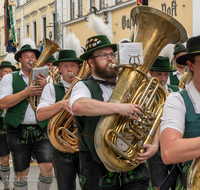 fileadmin/roha/images_galerie/orte_landschaft/Teisendorf/Gaufest-GauverbandI-Freitag14.-Sonntag23.Juli2023/BR-GAUFEST-TEIS-2023-3-1157-08-D-roha-Tracht-Gaufest-Teisendorf.png