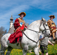 fileadmin/roha/images_galerie/brauchtum/Leonhardiritt/Traunstein-Georgiritt/BR-PFRI-TRAUNST-2019-1051-0-03-D-roha-Brauchtum-Pferdeumritt-Georgiritt-Traunstein-Ettendorfer-Kircherl.png