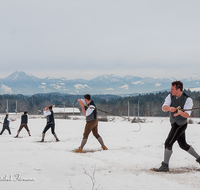 fileadmin/roha/images_galerie/brauchtum/Schnalzen/BR-SCHNA-UF-R-1445-12-2017-D-roha-Brauchtum-Schnalzen-Teisendorf-Ufering-Winter-Schnee.png