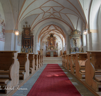 fileadmin/roha/images_galerie/kirche_religion/Piding/KKKM-PID-MAUTH-0004-D-roha-Kirche-Mauthausen-Piding-St-Laurentius-Kirchenschiff.png