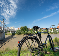 fileadmin/roha/images_galerie/orte_landschaft/Laufen/LAUF-SALZ-RAD-0004-D-roha-Laufen-Salzach-Rad-Stiftskirche-Bruecke.png