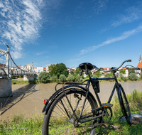 fileadmin/roha/images_galerie/orte_landschaft/Laufen/LAUF-SALZ-RAD-0004-D-roha-Laufen-Salzach-Rad-Stiftskirche-Bruecke.png