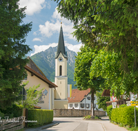 fileadmin/roha/images_galerie/orte_landschaft/Piding/PID-0005-01-D-roha-Piding-Kirche-Hochstaufen.png