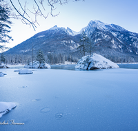 fileadmin/roha/images_galerie/orte_landschaft/Berchtesgaden/Ramsau/BGD-RA-HI-WI-0002-D-roha-Berchtesgaden-Ramsau-Hintersee-Winter-Blaueis-Hochkalter.png