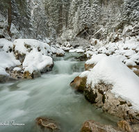 fileadmin/roha/images_galerie/orte_landschaft/Berchtesgaden/Ramsau/BGD-RA-ZAUB-WI-0003-D-roha-Berchtesgaden-Ramsau-Zauberwald-Wildwasser-Winter.png