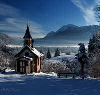 fileadmin/roha/images_galerie/kirche_religion/Inzell/INZ-WIEN-WI-0003-D-roha-Inzell-Wien-Kapelle-Zwiesel-Winter.png