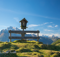 fileadmin/roha/images_galerie/orte_landschaft/Berchtesgaden/Ramsau/KKKM-BGD-RA-MORD-0005-D-roha-Gipfelkreuz-Ramsau-Mordaualm-Hochkalter-Bank.png