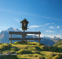 fileadmin/roha/images_galerie/orte_landschaft/Berchtesgaden/Ramsau/KKKM-BGD-RA-MORD-0005-D-roha-Gipfelkreuz-Ramsau-Mordaualm-Hochkalter-Bank.png