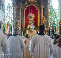 fileadmin/roha/images_galerie/brauchtum/Fronleichnam/Fronleichnam-Teisendorf/BR-FRON-TEI-KIR-0051-2019-1054-02-D-roha-Brauchtum-Teisendorf-Kirche-Fronleichnam.png