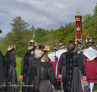 fileadmin/roha/images_galerie/brauchtum/Tracht/Trachtenwallfahrt_Raiten/BR-TRACH-WALL-RAI-0054-D-roha-Brauchtum-Tracht-Trachtenwallfahrt-Raiten-Chiemgau-Alpenverband-Blumenwiese.png