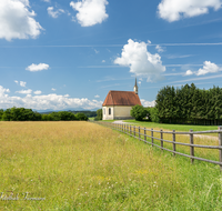 fileadmin/roha/images_galerie/orte_landschaft/Waging/LANDS-TACH-COL-0006-D-roha-Landschaft-Tachinger-See-St-Coloman-Zaun.png