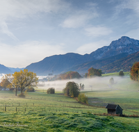 fileadmin/roha/images_galerie/orte_landschaft/Anger/Anger/Anger-Landschaft/AN-0043-10-D-M-roha-Anger-Hochstaufen-Herbst-Hochstaufen.png