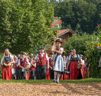 fileadmin/roha/images_galerie/orte_landschaft/Teisendorf/Neukirchen/Trachtenfest-Neukirchen-2019/BR-FEST-NEUK-TRACH-2019-08-11-0945-02-D-roha-Brauchtum-Fest-Neukirchen-Trachtenverein-Teisendorf-Musikkapelle.png