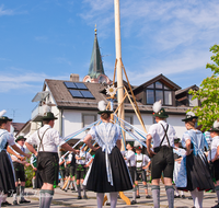 fileadmin/roha/images_galerie/brauchtum/Maibaum/Teisendorf/BR-MAIB-TEI-TANZ-0027-D-roha-Brauchtum-Maibaum-Teisendorf-Bandl-Tanz-Tracht.png