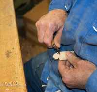 fileadmin/roha/images_galerie/arbeit_technik/Handwerk/HAN-SCHNITZ-BGD-RA-0032-D-roha-Handwerk-Schnitzer-Handwerkskunst-Ramsau-Berchtesgadener-Ware.png