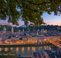 fileadmin/roha/images_galerie/orte_landschaft/Salzburg/Nacht-Salzburg/SA-ALTST-NACHT-0007-1-D-roha-Salzburg-Altstadt-Nacht-Panorama-Salzach-Dom-Festung-Kollegienkirche-Untersberg.png