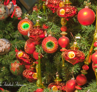 fileadmin/roha/images_galerie/brauchtum/Weihnachten/Christkindlmarkt-Salzburg/SA-CHRISTK-DEKO-0013-D-roha-Salzburg-Christkindlmarkt-Bude-Christbaumkugel.png