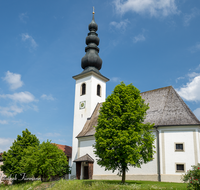 fileadmin/roha/images_galerie/orte_landschaft/Ainring/AINR-STRASS-0004-D-roha-Ainring-Strass-Kirche-Zwiebelturm.png