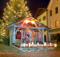 fileadmin/roha/images_galerie/orte_landschaft/Bad_Reichenhall/BAD-REI-FLO-KRIP-0007-D-roha-Bad-Reichenhall-Florianiplatz-Krippe-Weihnachten.png