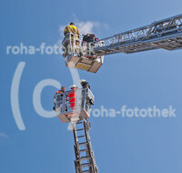 fileadmin/roha/images_galerie/Feuerwehr-Florianijuenger/FFW-TEI-DREHL-0009-D-roha-Feuerwehr-Teisendorf-Drehleiter-blauer-Himmel.jpg