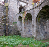 fileadmin/roha/images_galerie/orte_landschaft/Salzburg/Festung/SA-FESTU-MAU-0007-D-roha-Salzburg-Festung-Mauer-Muellner-Schanze-Wehrgraben-Bruecke-Tor.png