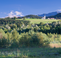 fileadmin/roha/images_galerie/orte_landschaft/Ainring/AINR-UL-0012-11-D-roha-Ainring-Ulrichshoegl-Johannsihoegl-Lattengebirge-Watzmann.png