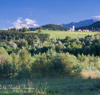 fileadmin/roha/images_galerie/orte_landschaft/Ainring/AINR-UL-0012-11-D-roha-Ainring-Ulrichshoegl-Johannsihoegl-Lattengebirge-Watzmann.png