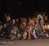 fileadmin/roha/images_galerie/brauchtum/Weihnachten-Perchten-Gloeckler/BR-WEIH-PERCHT-HOCHST-PASS-0002-D-roha-Brauchtum-Weihnachten-Perchten-Maske-Hochstaufen-Pass-Fell-Hoerner.png