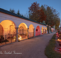 fileadmin/roha/Interessantes-in-Kurzform/KKKM-TEIS-FRIEDH-0006-01-D-roha-Kirche-Friedhof-Teisendorf-Grab-Allerheiligen-Brauchtum-Campo-Santo.png