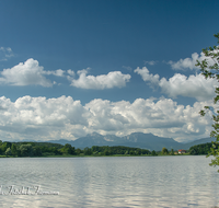 fileadmin/roha/images_galerie/orte_landschaft/Abtsdorf-Abtsdorfer-See/ABTS-SEE-0003-07-D-roha-Abtsdorfer-See-Hochstaufen-Zwiesel-Wolken.png