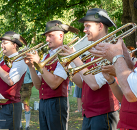 fileadmin/roha/Gautrachtenfest/Bilderglalerie/Gaufest-2023/Gauheimatabend/BR-GAUFEST-TEIS-2023-2-1732-1-D-roha-Tracht-Gaufest-Teisendorf-Standkonzert-Musikkapelle.png