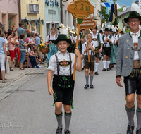 fileadmin/roha/Gautrachtenfest/Bilderglalerie/Gaufest-2023/Festsonntag/BR-GAUFEST-TEIS-2023-3-1147-00-D-roha-Tracht-Gaufest-Teisendorf.png